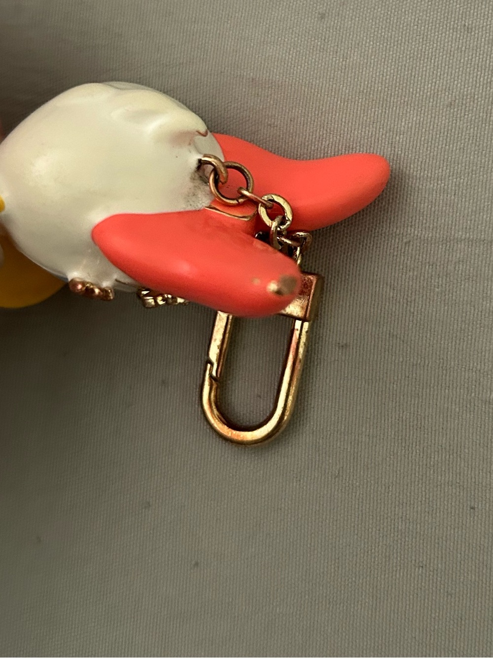 Baublebar Disney summer Daisy Duck Enamel Keychain Bag Charm in Coral flowers - Picture 3 of 4